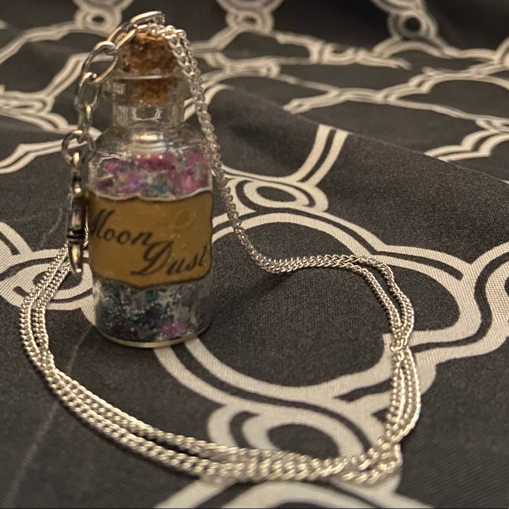 ❌️SOLD❌️Moon Dust Necklace